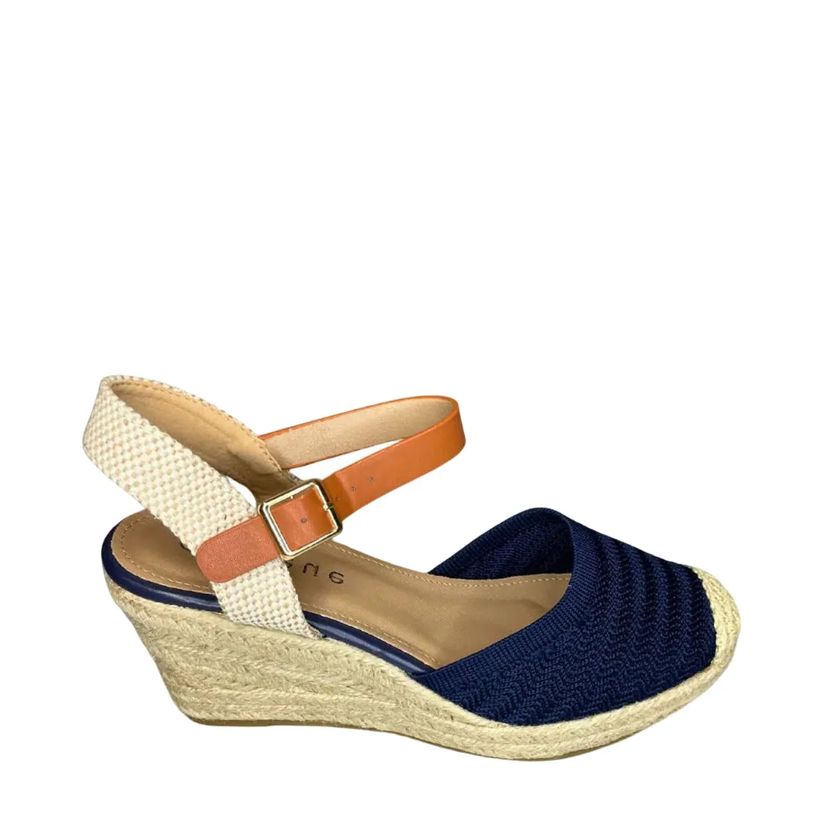 Panduan gaya memadukan sepatu wedges espadrille untuk penampilan elegan