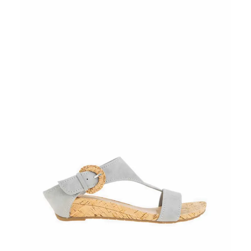 Sandal wanita grey Kenneth Cole Great Buckle dengan aksen gesper elegan dari Joy368