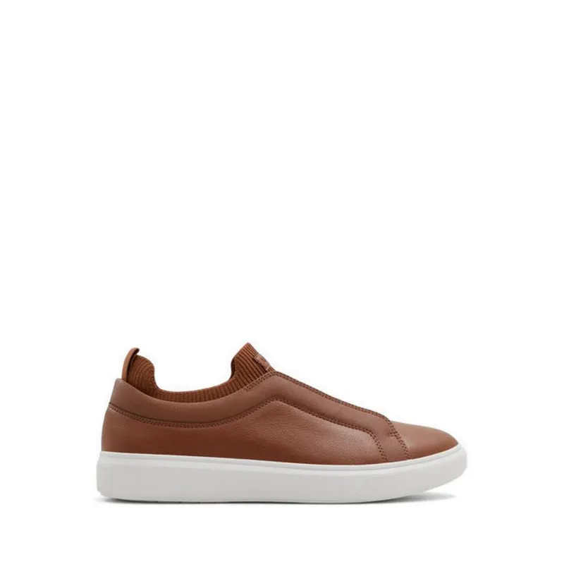 Panduan memilih dan merawat sepatu loafers pria untuk gaya smart casual