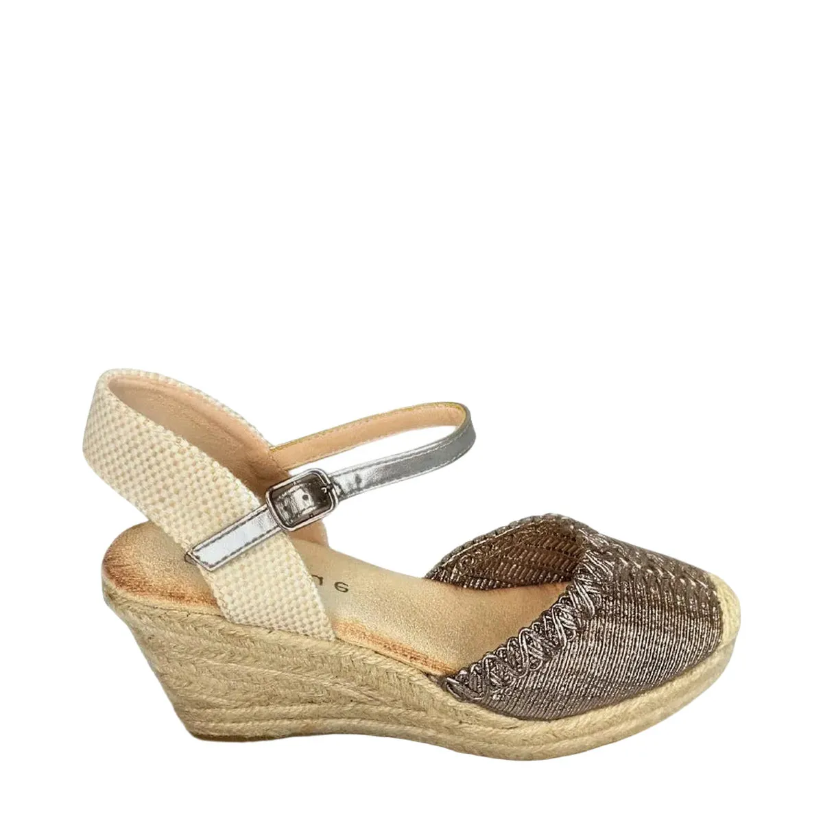 Tips memilih sepatu hak wedges yang nyaman untuk acara musim panas