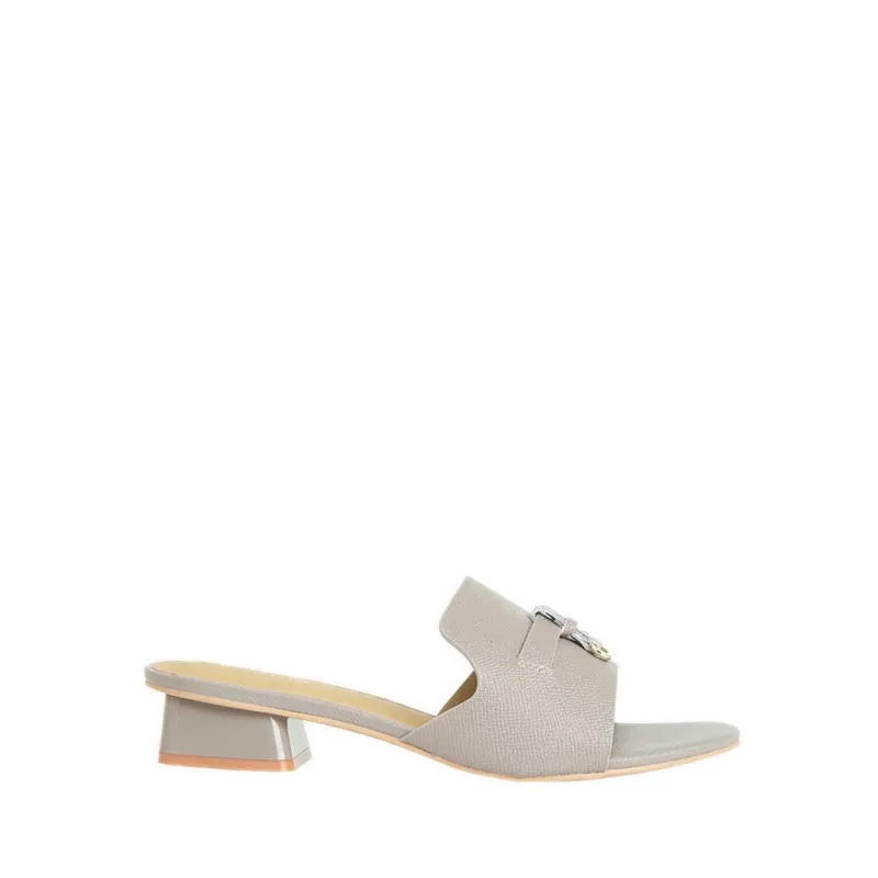 Women's 636-88 Flat Sandals Grey warna abu-abu elegan dari koleksi sandal wanita Joy368